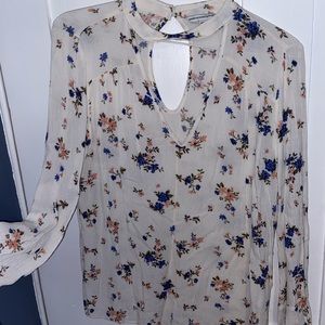 American Eagle bell sleeve floral top